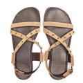 Sandalia barefoot beige de piel con tachuelas para mujer