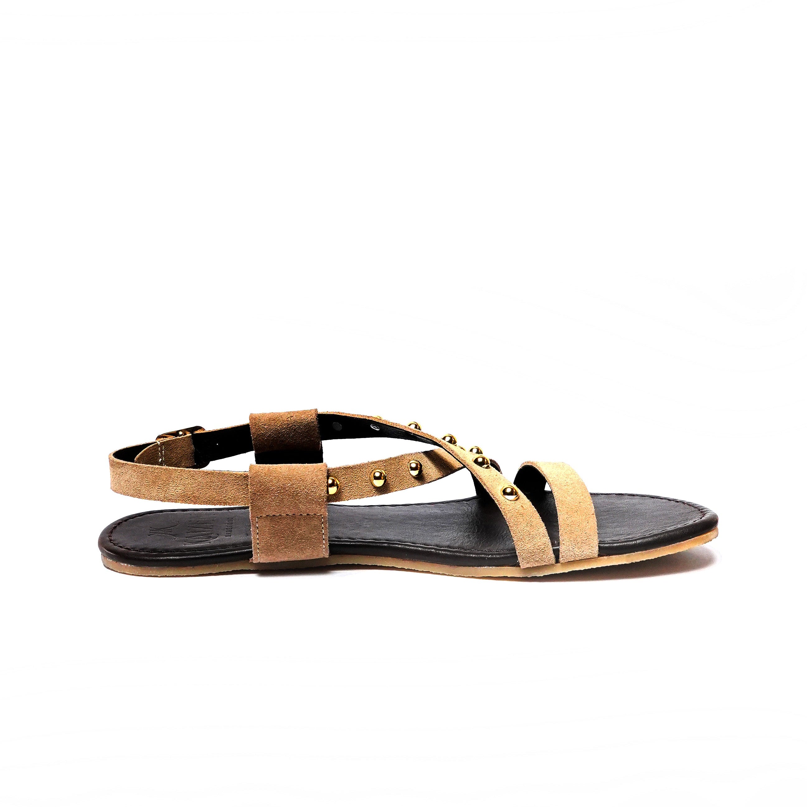 Sandalia barefoot beige de piel con tachuelas para mujer
