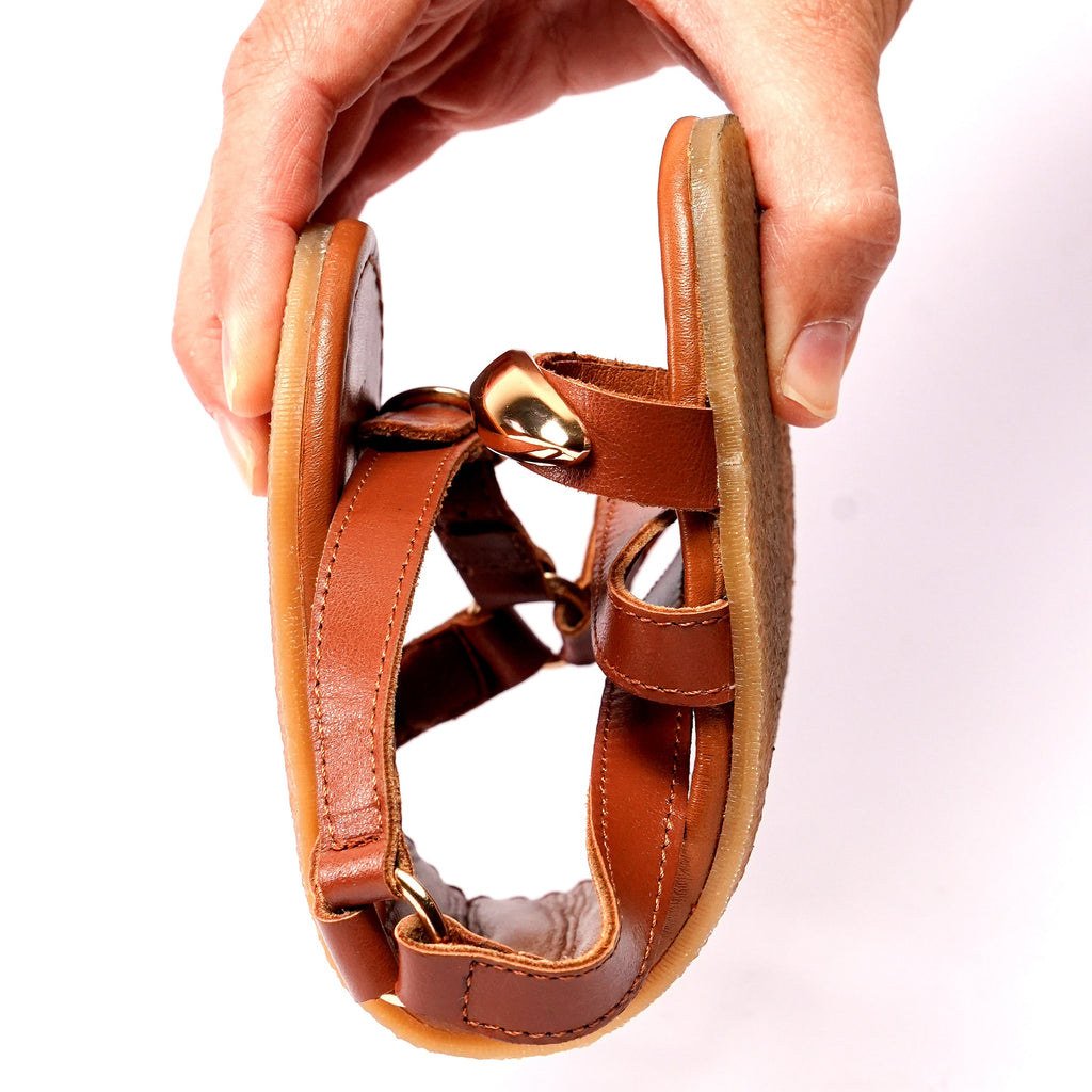 Sandalia barefoot bonita de piel para mujer