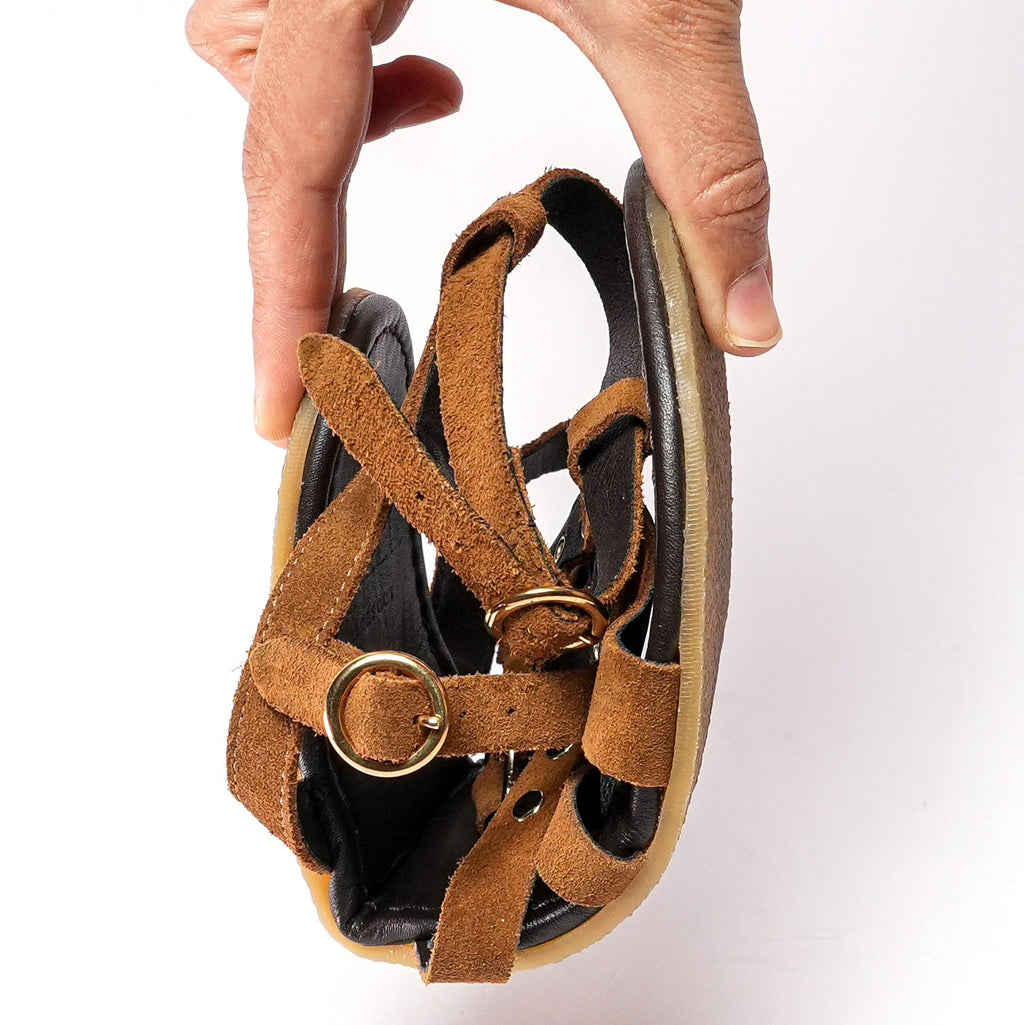Sandalia barefoot elegante de piel para mujer